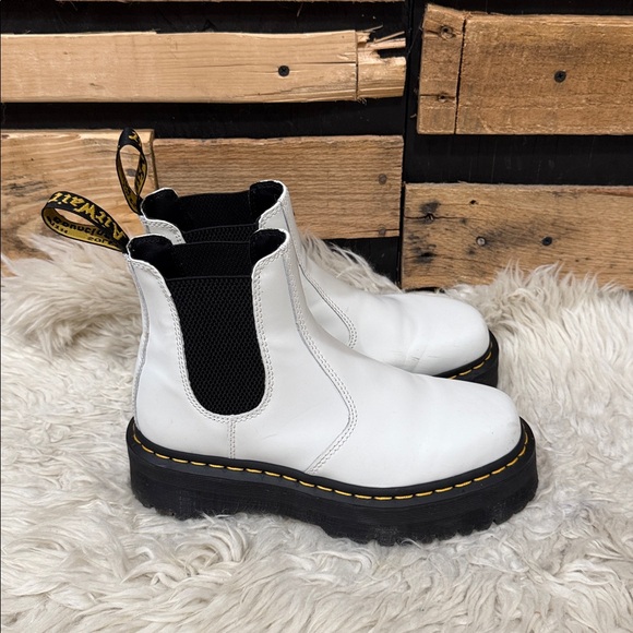 DR. MARTENS 2976 QUAD‎ PLATFORM CHELSEA WOMEN'S BOOT WHITE SMOOTH LEATHER SIZE 8 - Picture 3 of 9